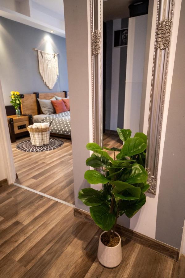 Art 2 Apartment *